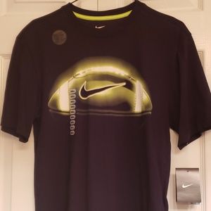 Mens NWT black Dri-Fit Nike green football shirt